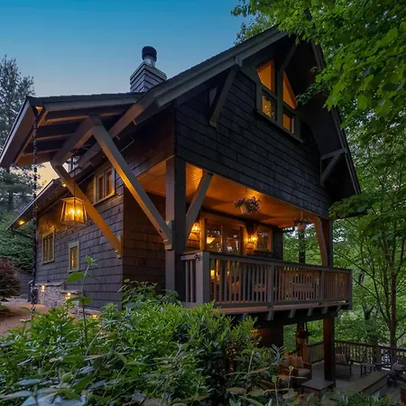 Hot Tub & Pet-Friendly Cabin In Cheshire Village